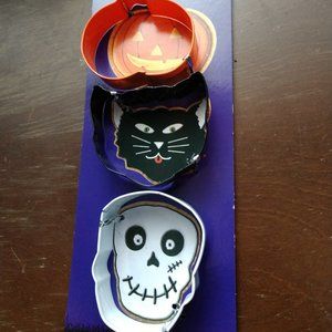 NWT set of 3 Halloween 2.5" cookie cutters